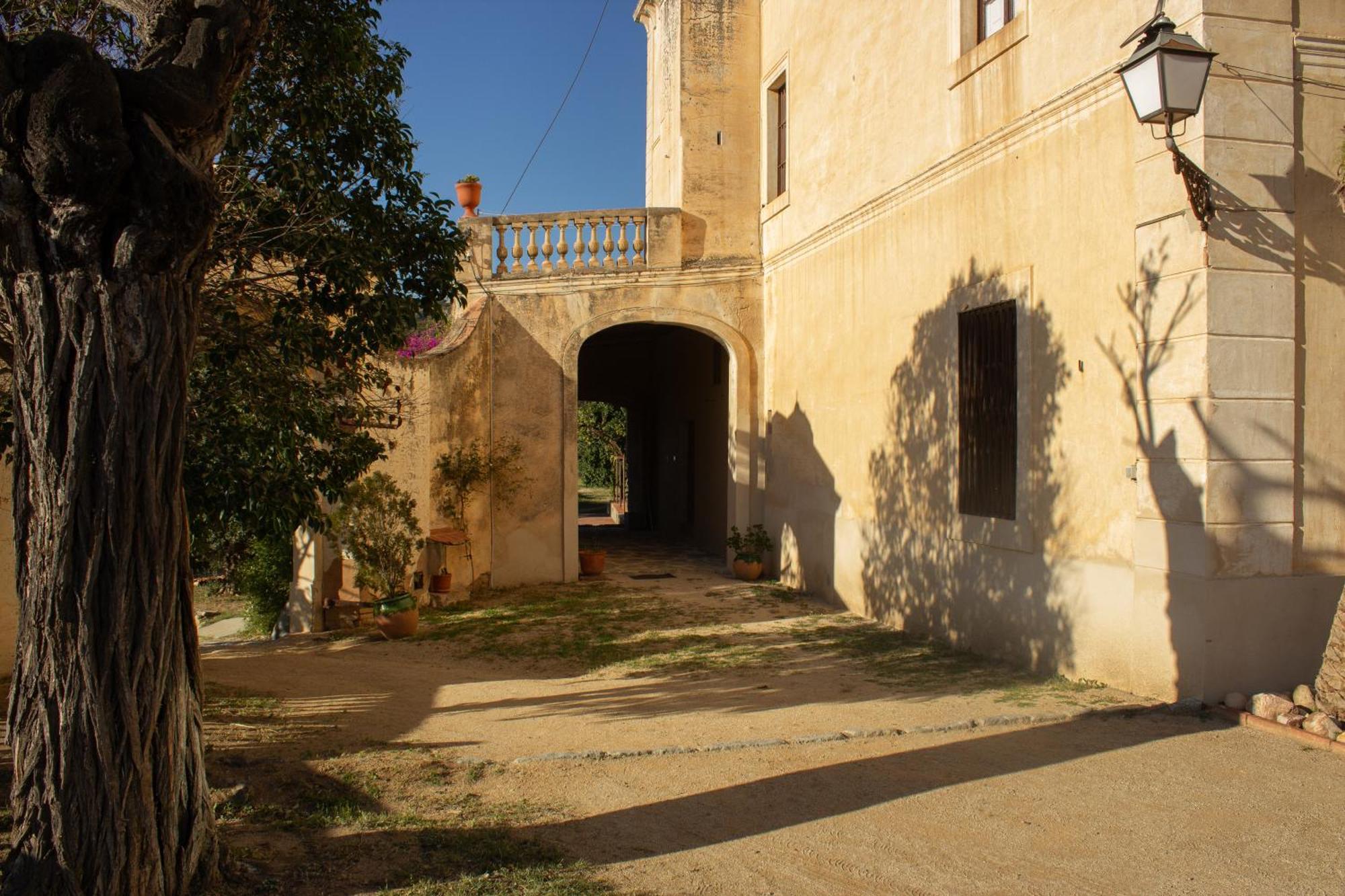 Can Rovira - Stunning Neoclassical Mansion, Just 20 Min Drive From Barcelona City Center, Ideal For Groups And Families Alella Dış mekan fotoğraf